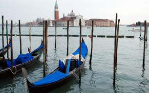 Venice Night Gondola Serenade - Group Guided Tours - Venice Museum